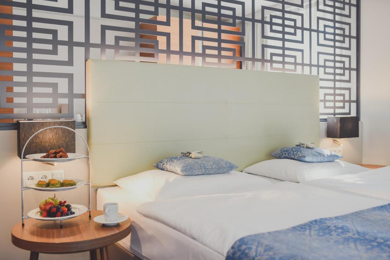 Nuhr Medical - Hotel & Restaurant ゼンフテンベルク エクステリア 写真